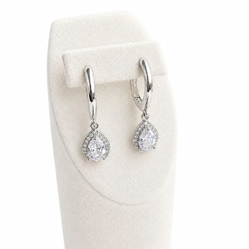 BRINCO ARGOLA COM PINGENTE DE GOTA CRISTAL