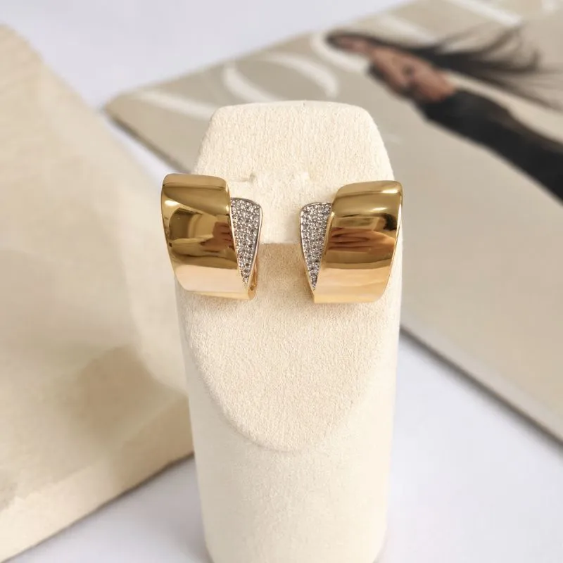 BRINCO LISO COM DETALHE EM MICRO ZIRCONIA