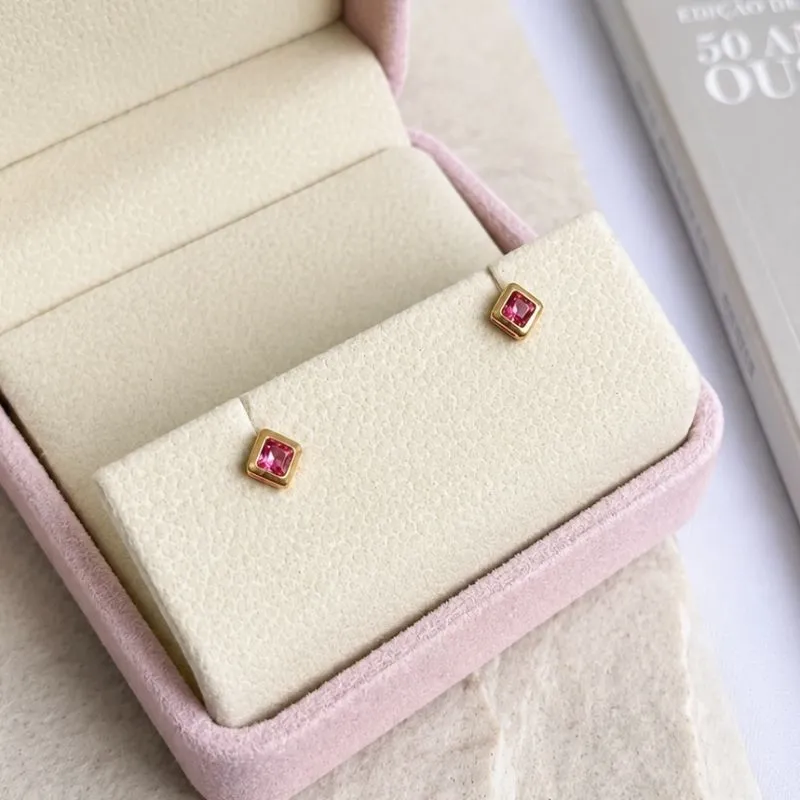 BRINCO MINI QUADRADO STRASS - ROSA