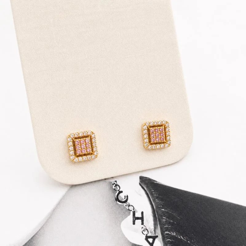 BRINCO QUADRADO CRAVEJADO COM ZIRCONIA ROSA CLARO