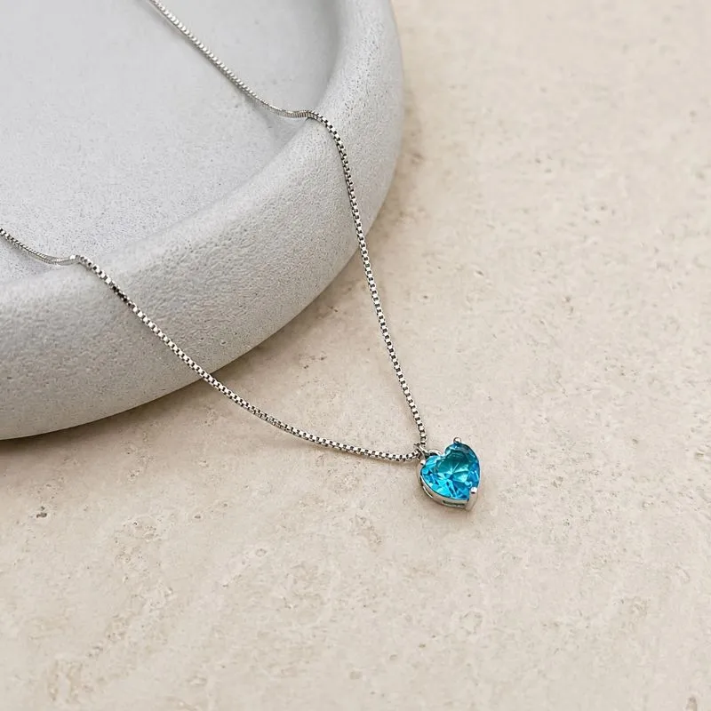 COLAR COM PINGENTE DE CORAÇÃO DE ZIRCONIA AZUL CLARO