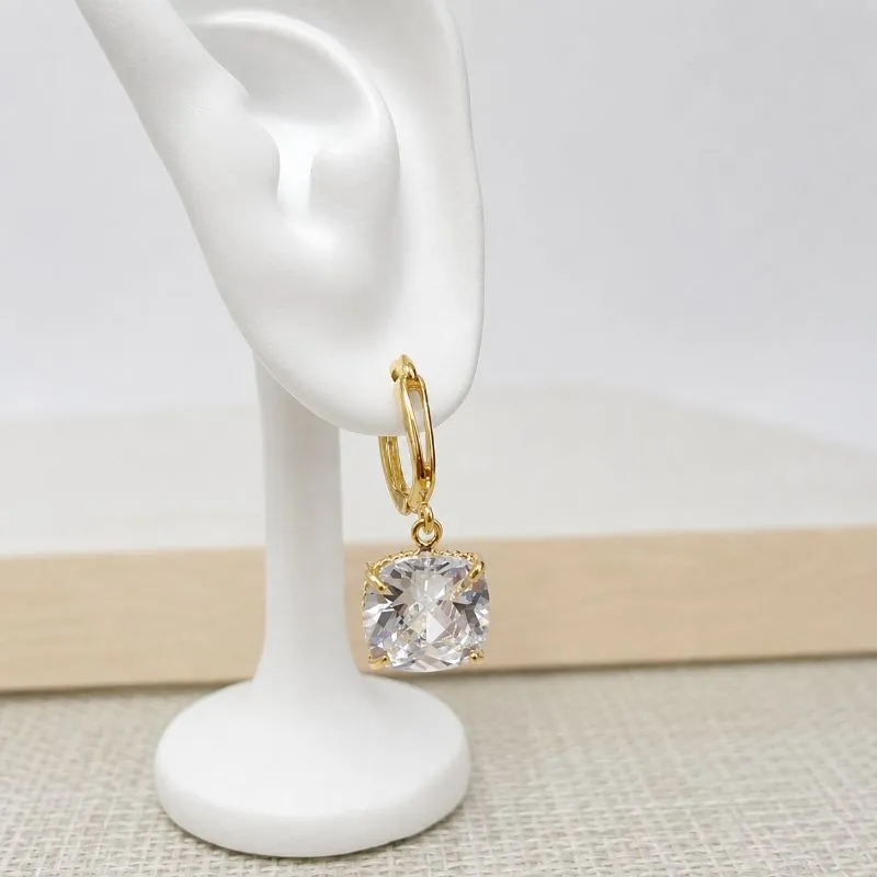 BRINCO ARGOLA COM PINGENTE DE ZIRCONIA QUADRADO