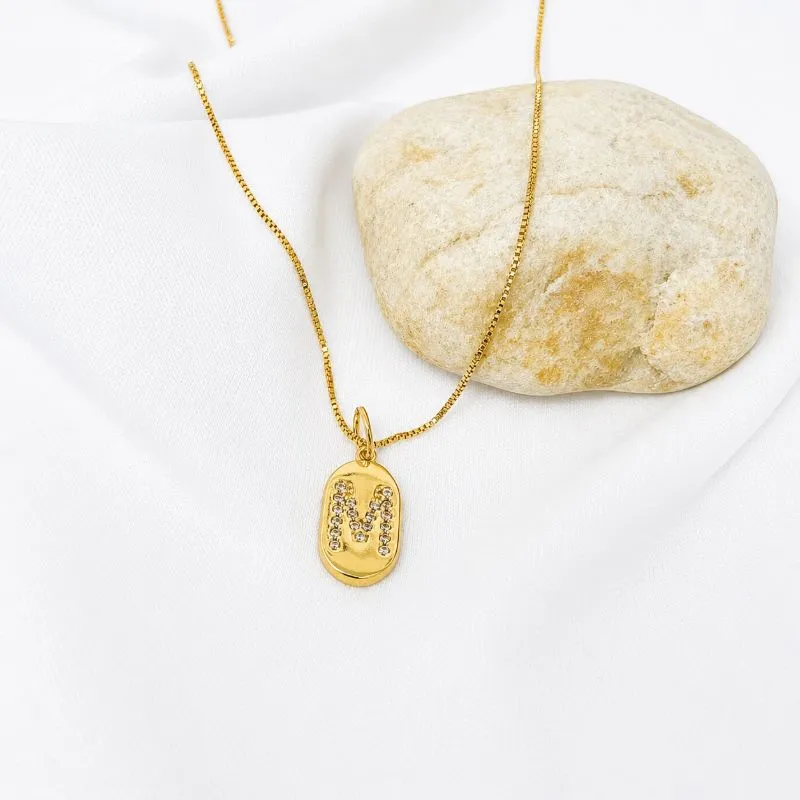 COLAR PINGENTE MEDALHA LETRA CRAVEJADA - M