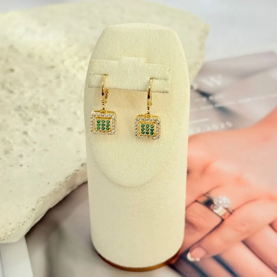 BRINCO ARGOLA CLICK PINGENTE QUADRADO CRAVEJADO COM ZIRCONIA VERDE ESMERALDA