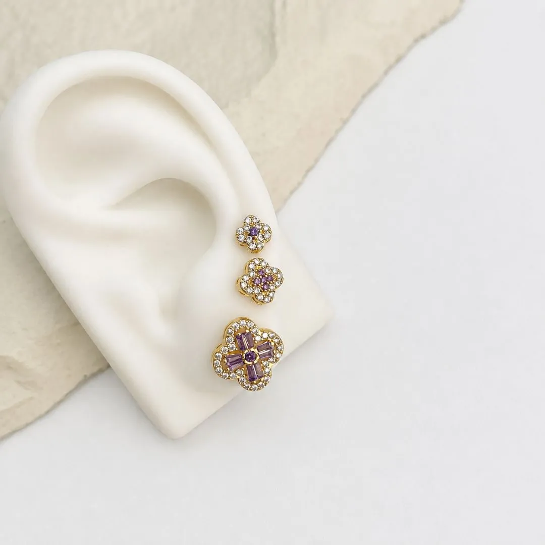 TRIO BRINCOS DE TREVO COM PEDRAS ROSA LILÁS LAVANDA