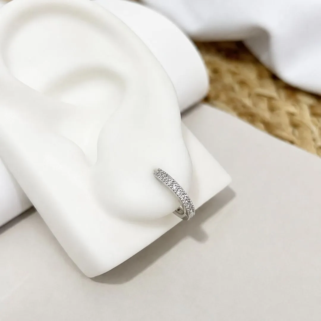 BRINCO ARGOLA ARTICULADA FINA CRAVEJADA 1,5CM