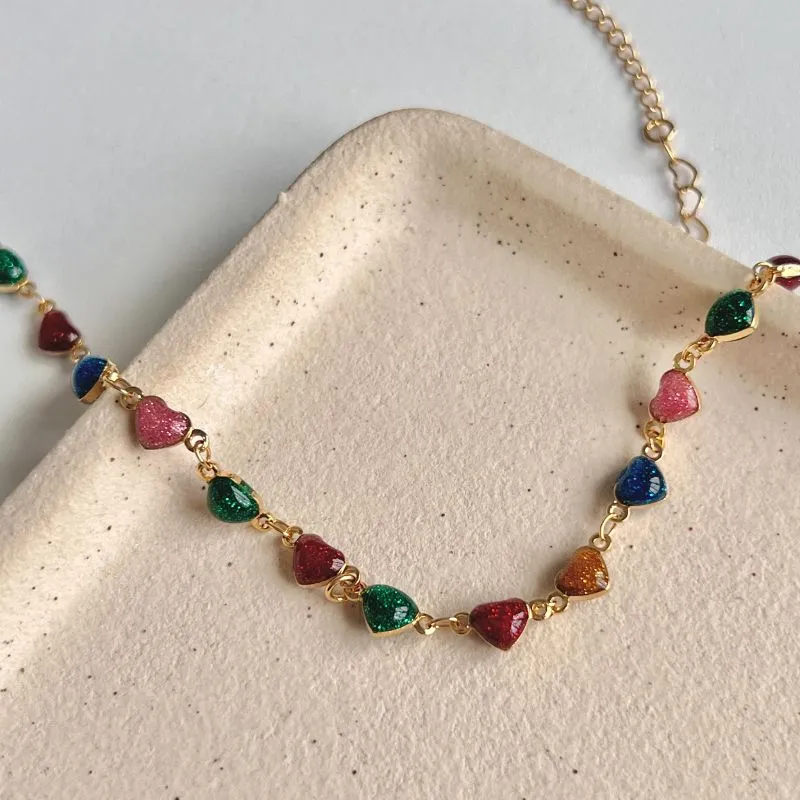 COLAR CHOKER CORAÇÕES RESINADOS 35CM