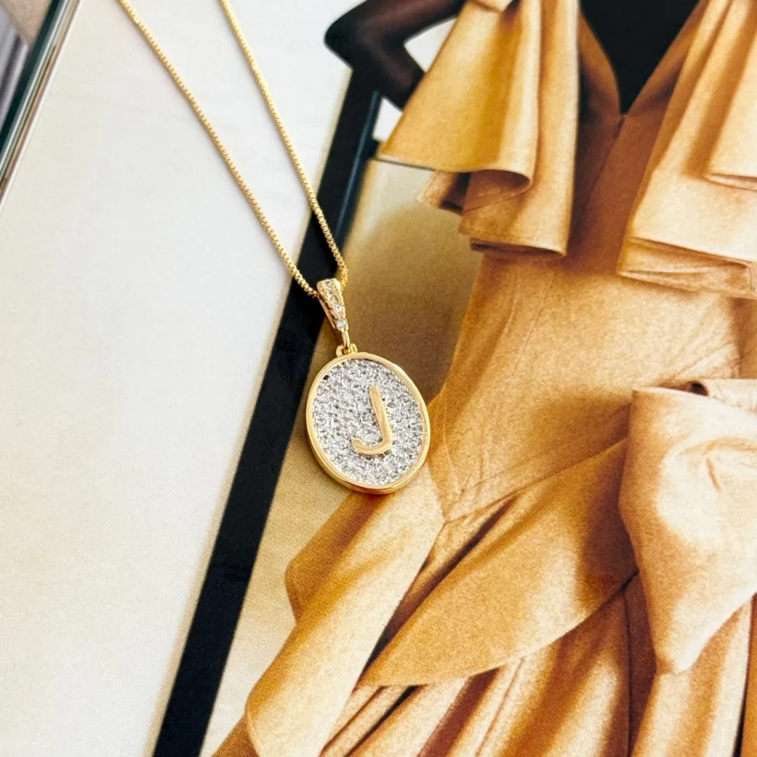 COLAR LETRA MEDALHA OVAL CRAVEJADA - J