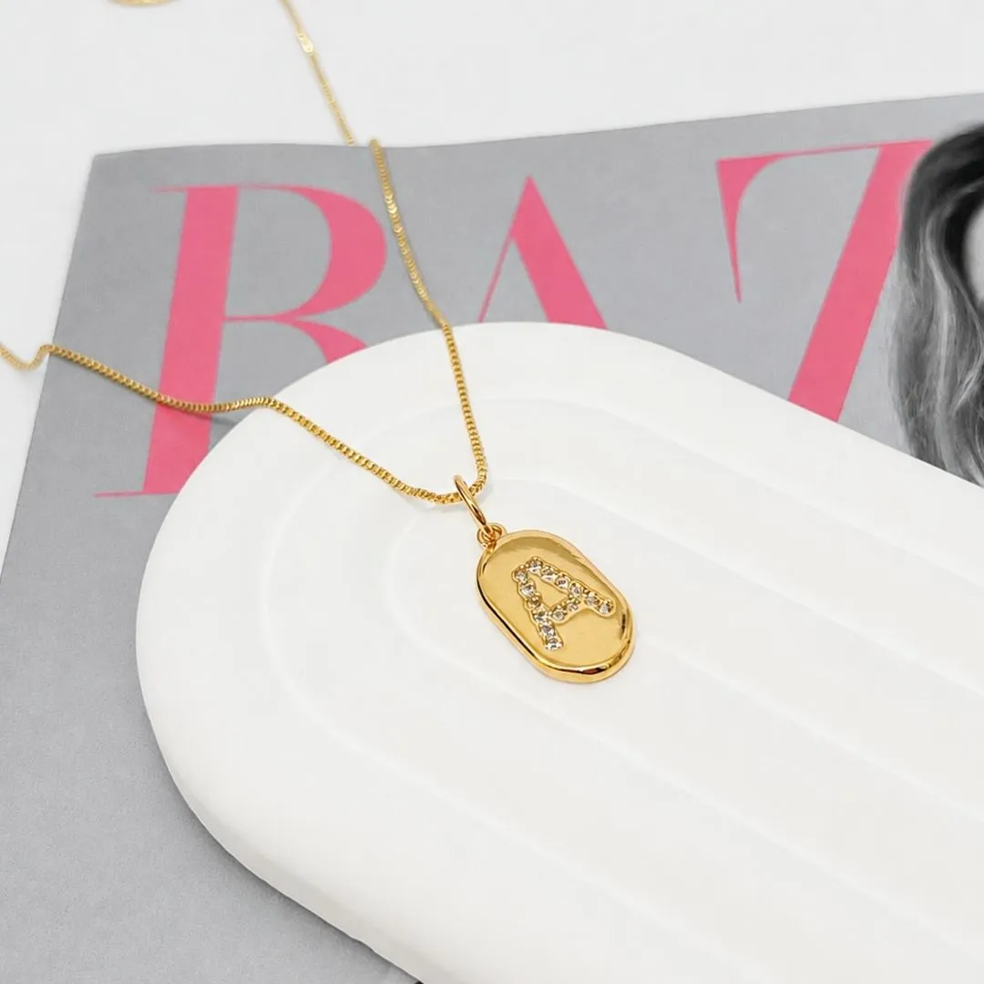COLAR PINGENTE MEDALHA LETRA CRAVEJADA - A