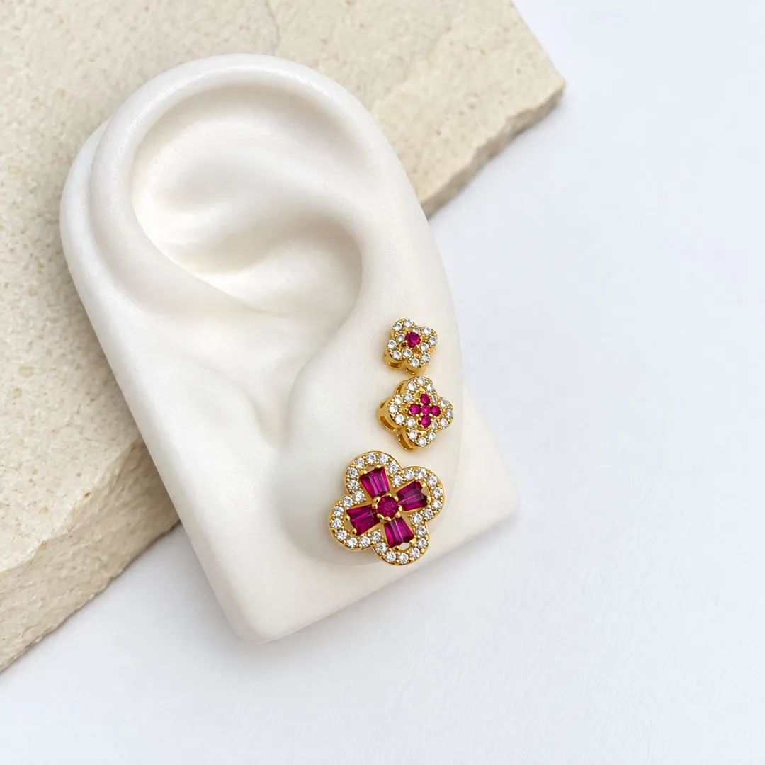 TRIO BRINCOS DE TREVO COM PEDRAS ROSA PINK