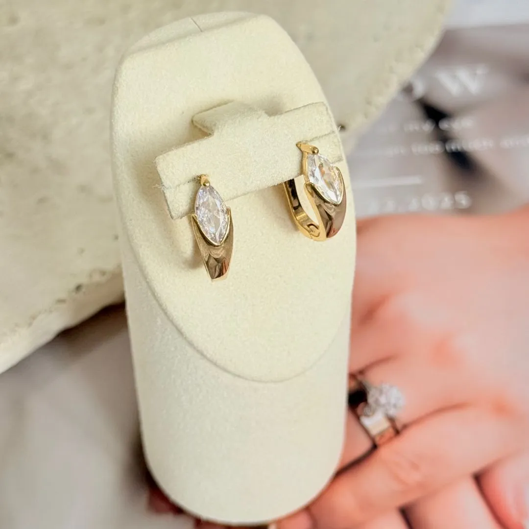 BRINCO ARGOLA COM FECHO DE ENCAIXE COM PEDRA NAVETE