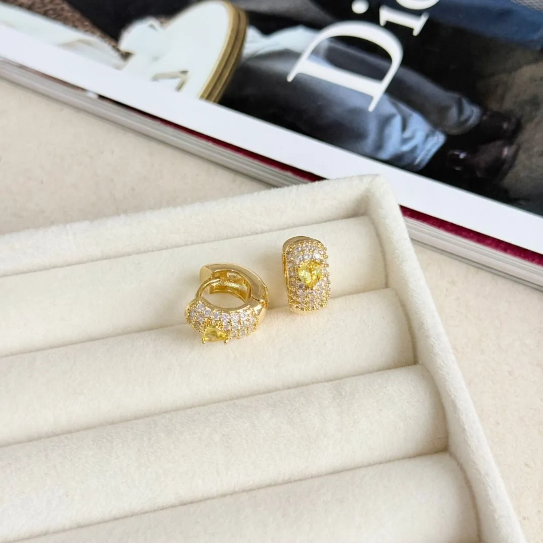 BRINCO ARGOLA CRAVEJADA COM CORAÇÃO AMARELO 1,2CM