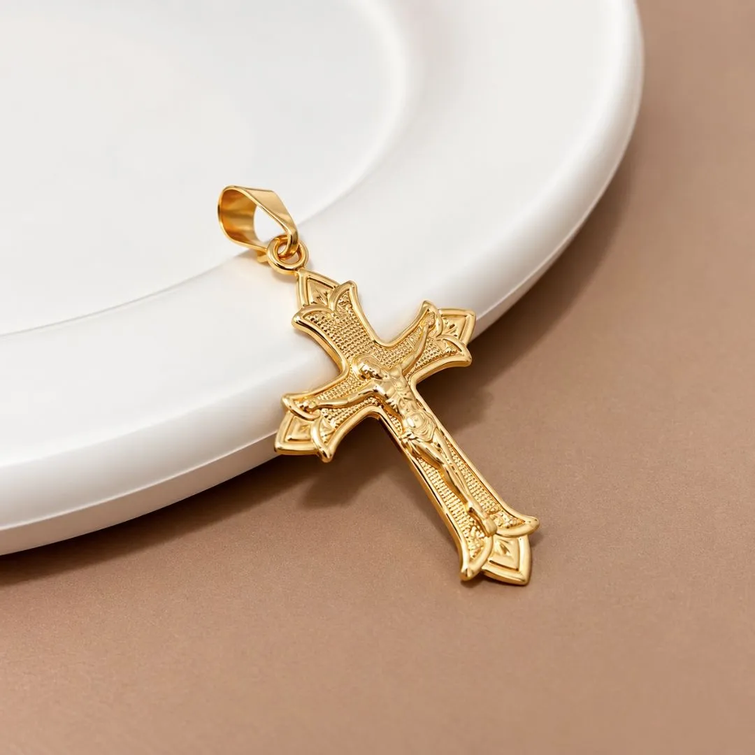 PINGENTE CRUZ TRABALHADA NAS PONTAS COM JESUS CRISTO - CONTRA ARGOLA TRADICIONAL