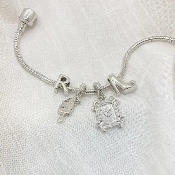 PULSEIRA (INSPIRAÇÃO VIVARA) COM 4 BERLOQUES